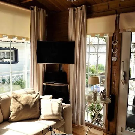 De Graaf Mit Einer Sonnigen Terrasse Und Garten Ijsselmeer Holiday home