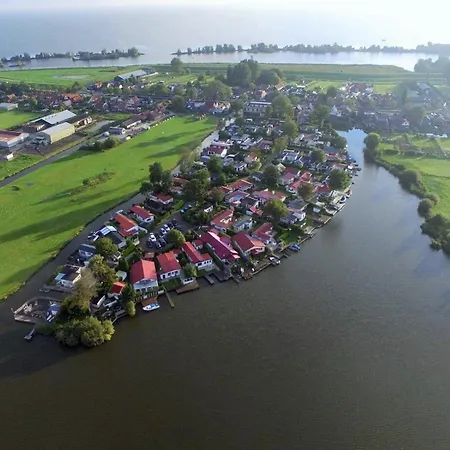 De Graaf Mit Einer Sonnigen Terrasse Und Garten Ijsselmeer Wervershoof