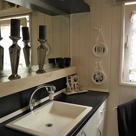 De Graaf Mit Einer Sonnigen Terrasse Und Garten Ijsselmeer Holiday home