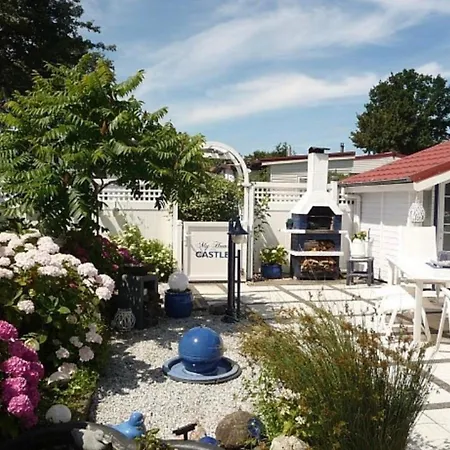 De Graaf Mit Einer Sonnigen Terrasse Und Garten Ijsselmeer Holiday home Wervershoof